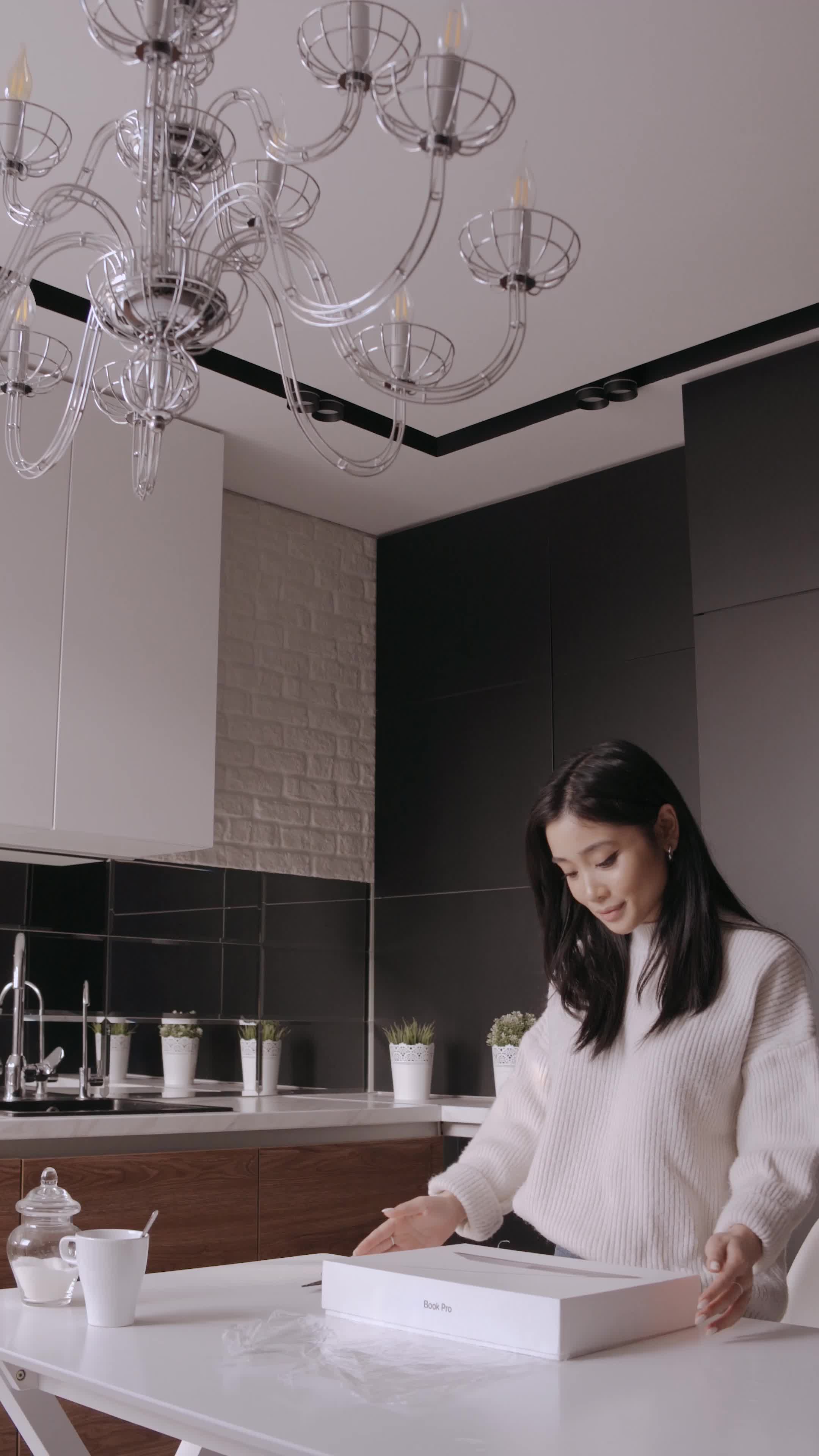 7191508-uhd_2160_3840_25fps