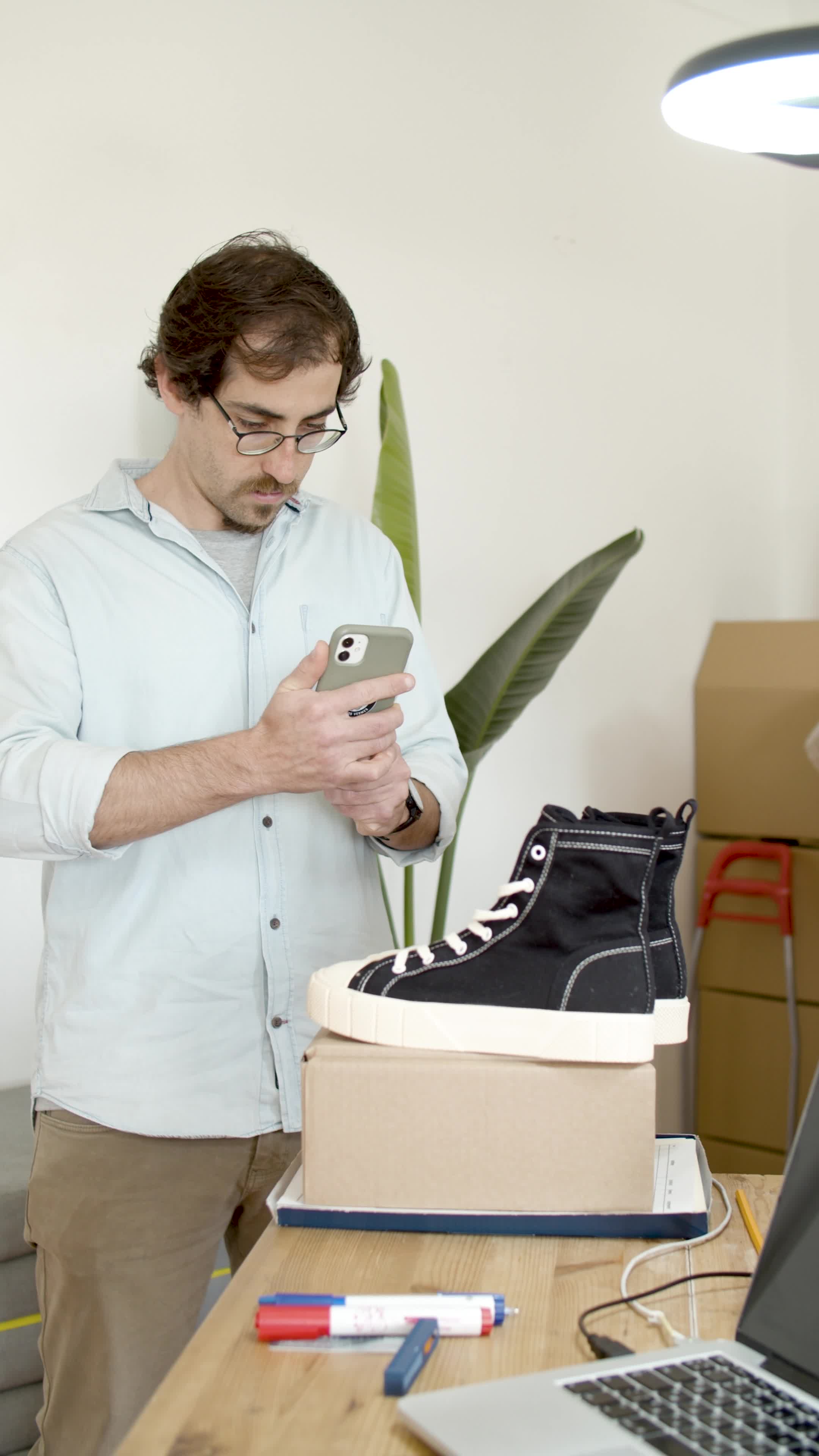 7287523-uhd_2160_3840_25fps